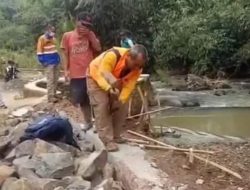 Tim Dinas PU Pemkab.Sukabumi Bongkar Irigasi Tidak Sesuai Spek Dan Hasil Uji Lab