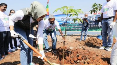 Peringati Hari Lingkungan Hidup Sedunia, Bupati Purwakarta Tanam Pohon dan Tebar Benih Ikan di Rawa Kalimati