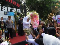 Helaran Tatanen Nagri, Dedikasi Petani untuk Purwakarta Istimewa