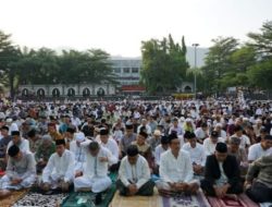 Bupati Dan Wakil Bupati Sukabumi Kompak, Laksanakan Shalat Idul Fitri Di Pusat Ibu Kota Palabuhanratu