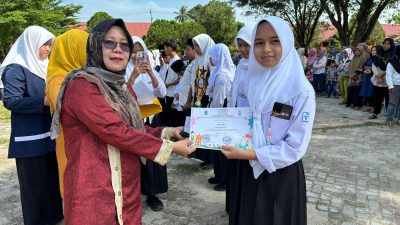 SMP Negeri 1 Tanjung Raja  Bagikan Berbagai  Hadiah Menjelang Libur Sekolah