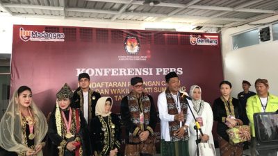 Hendrik-Luky Tekankan ‘Ingsun Medal-Ingsun Madangan’ Saat Pendaftaran di KPU Sumedang