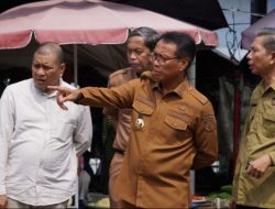 Pj. Bupati OKI Cek Harga dan Pantau Los Pasar Kayuagung