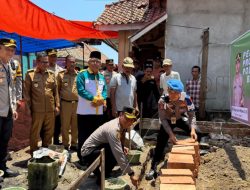 Kapolres Ogan Ilir AKBP Bagus Suryo Wibowo Bersama Ketua BAZNAS Laksanakan Peletakan Batu Pertama Program Rumah Layak Huni