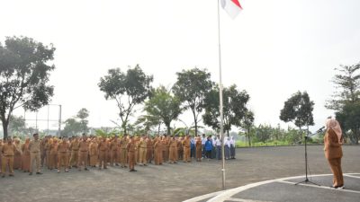 Sekda Sumedang Tekankan Efisiensi Anggaran 2025 dalam Apel Pagi dan Penandatanganan Perjanjian Kinerja