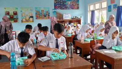 Pj Bupati Ciamis, Tinjau Launching MBG, Mulai Dari Dapur Hingga ke Sekolah – Sekolah